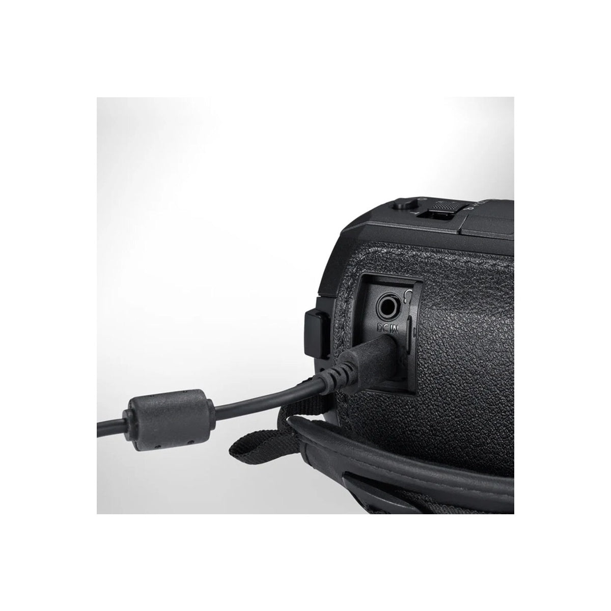 Panasonic V900 Full-HD Camcorder Handycam